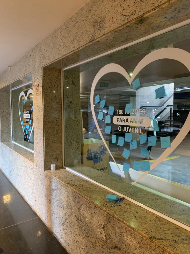 Pegue um post-it e assine!